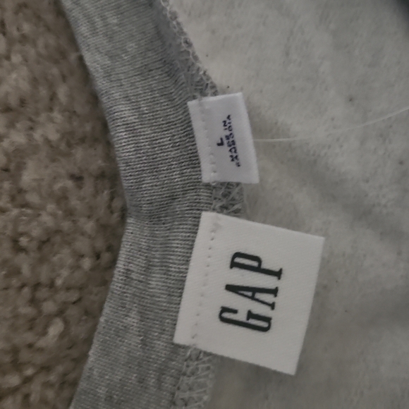 GAP Brand New Sweater Size L - Picture 3 of 3